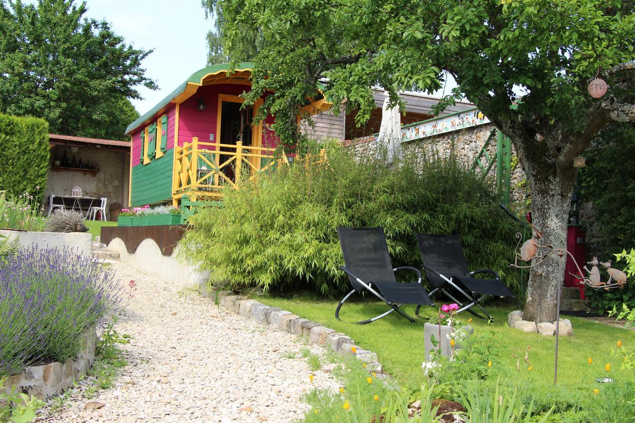 Roulotte La Dominique Bed & Breakfast Romery  ภายนอก รูปภาพ