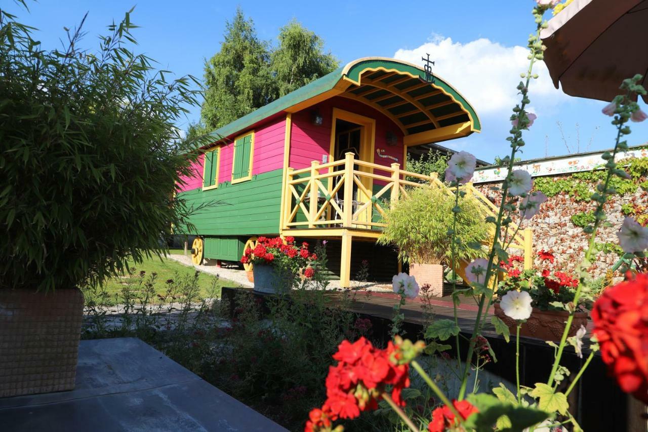 Roulotte La Dominique Bed & Breakfast Romery  ภายนอก รูปภาพ